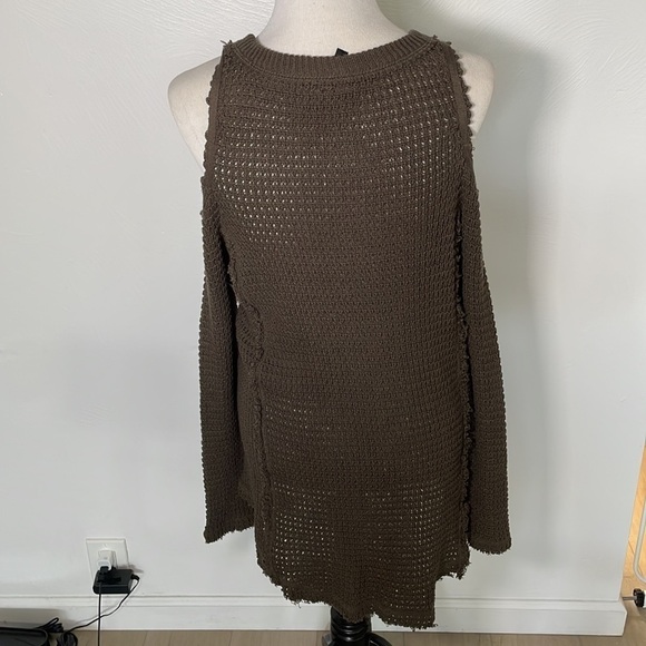💜 Elan cold shoulder sweater 💜 - Picture 6 of 8